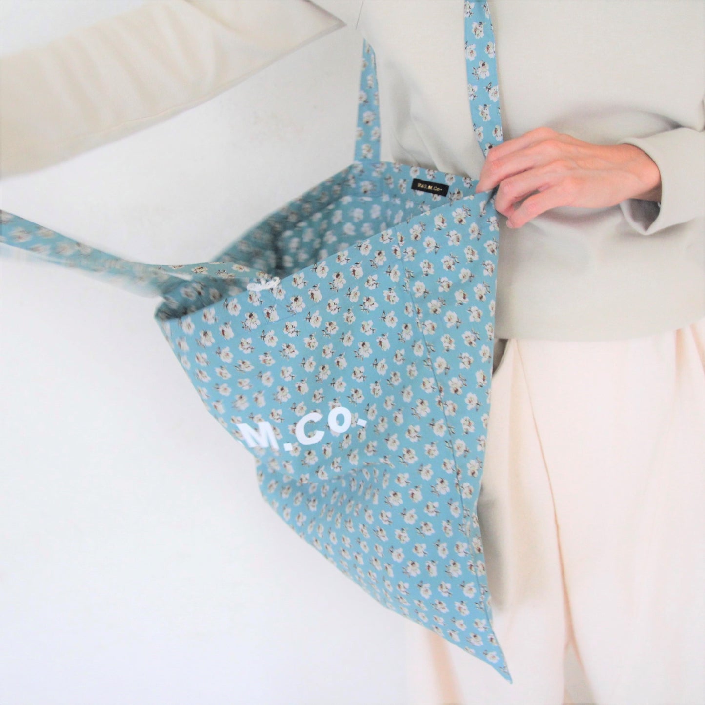 R&D.M.Co- Smokey Burnet Tote Bag - Sax (light blue/light green mix)