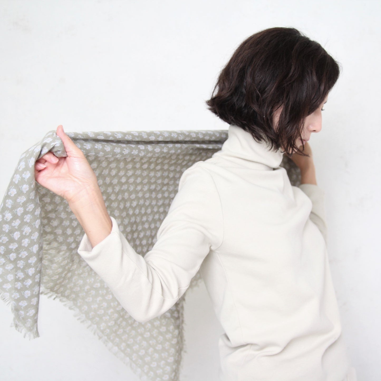 R&D.M.Co- Smokey Burnet Gauze Shawl - Greige (Beige)