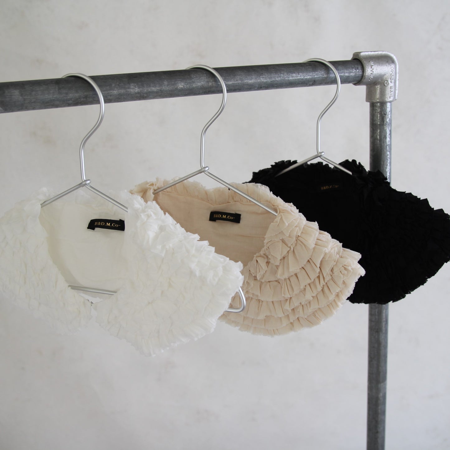 R&D.M.Co- Cotton Frill Collar - White
