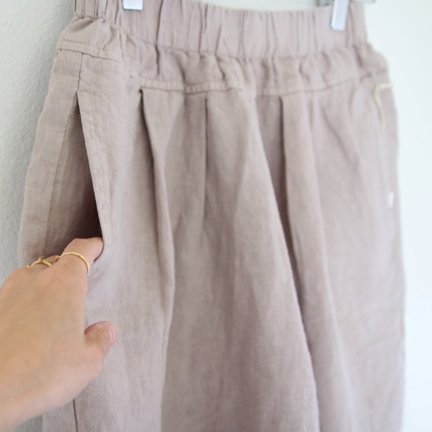 Black Crane Linen Carpenter Shorts - Stone