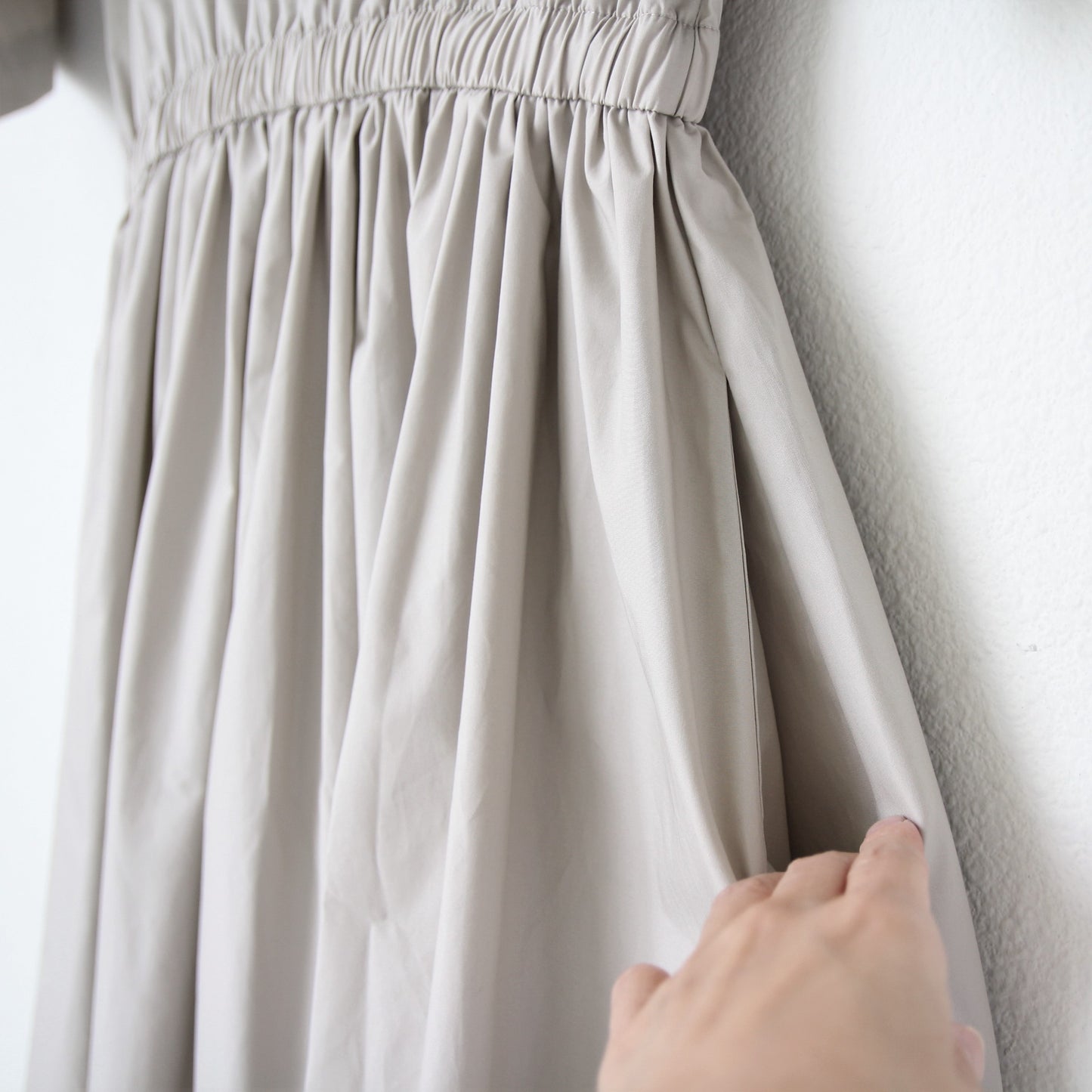 Black Crane Pleated Dress - Stone