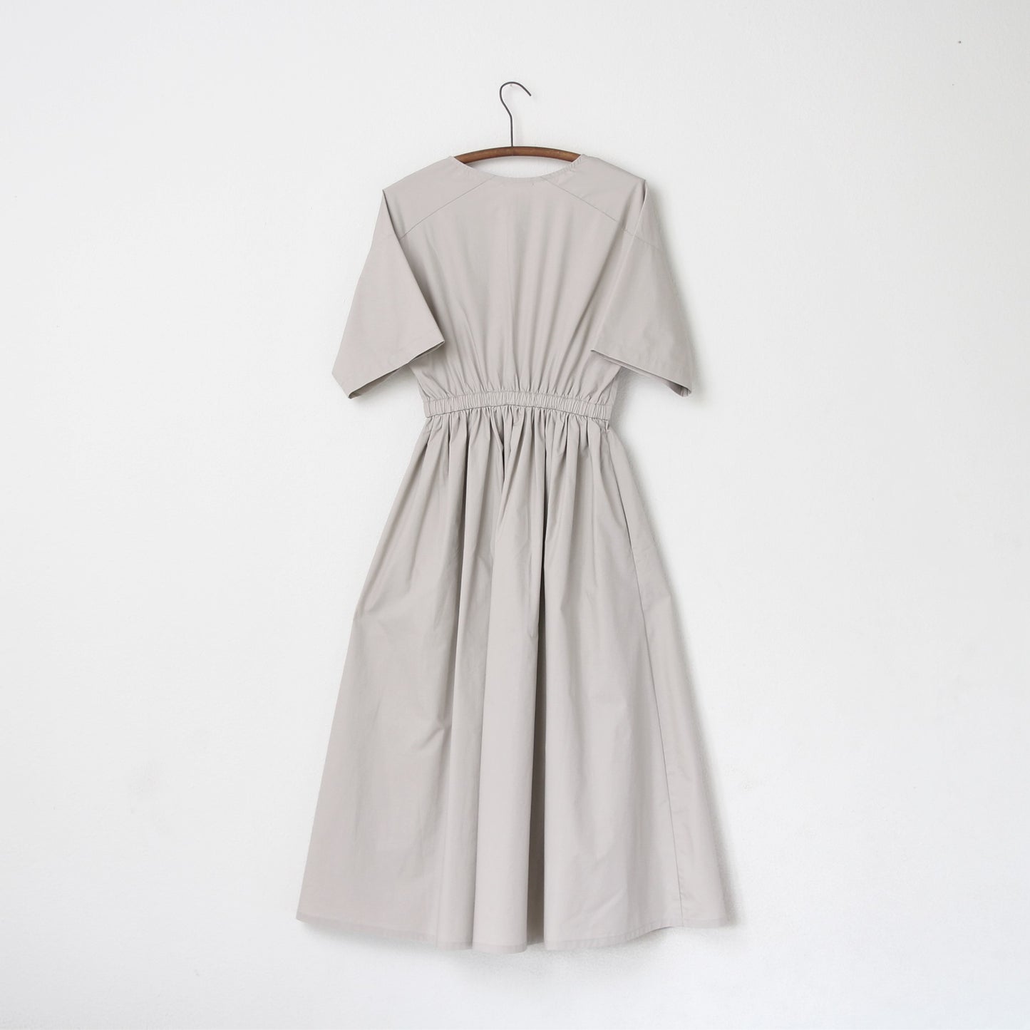 Black Crane Pleated Dress - Stone