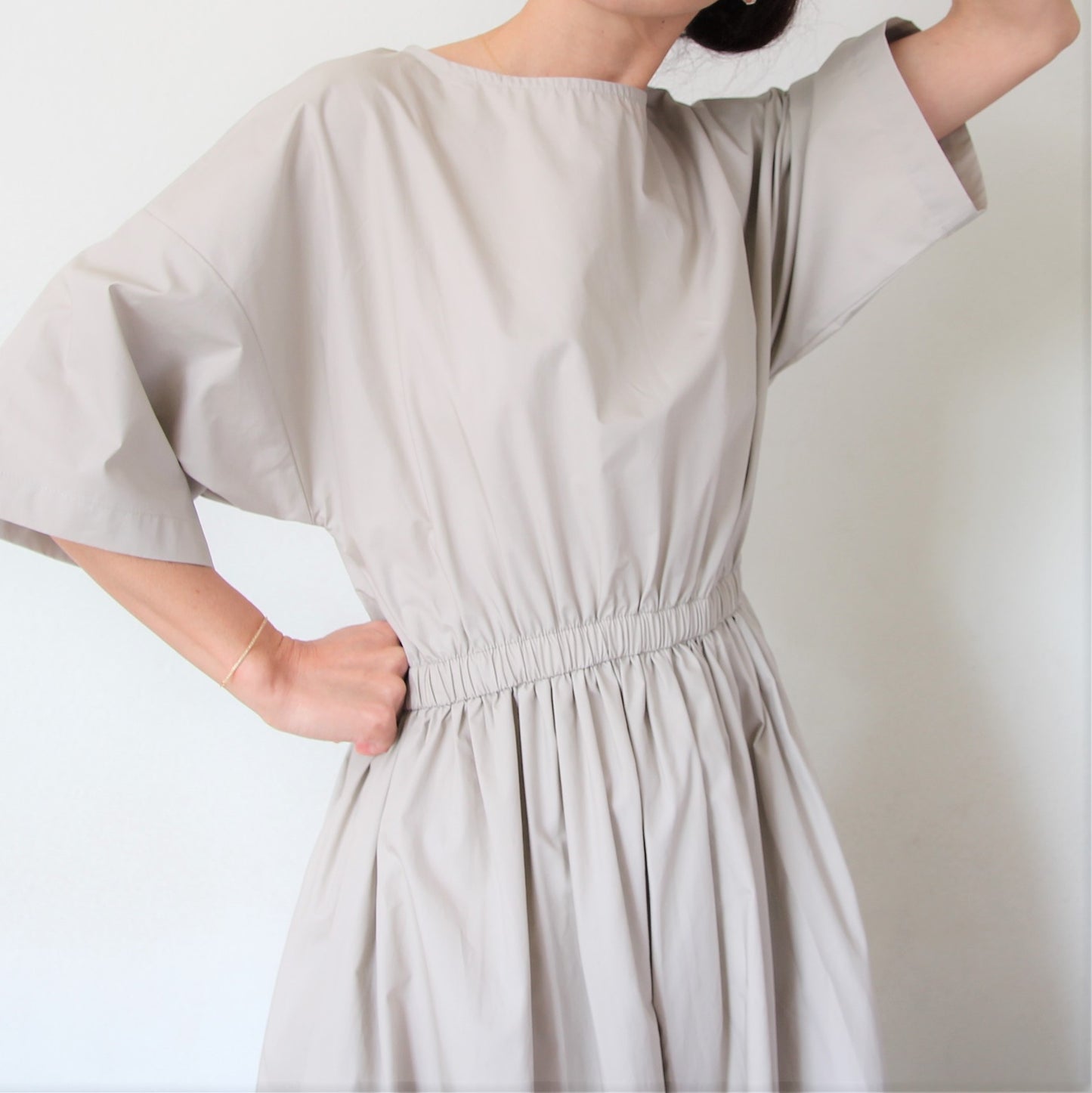 Black Crane Pleated Dress - Stone