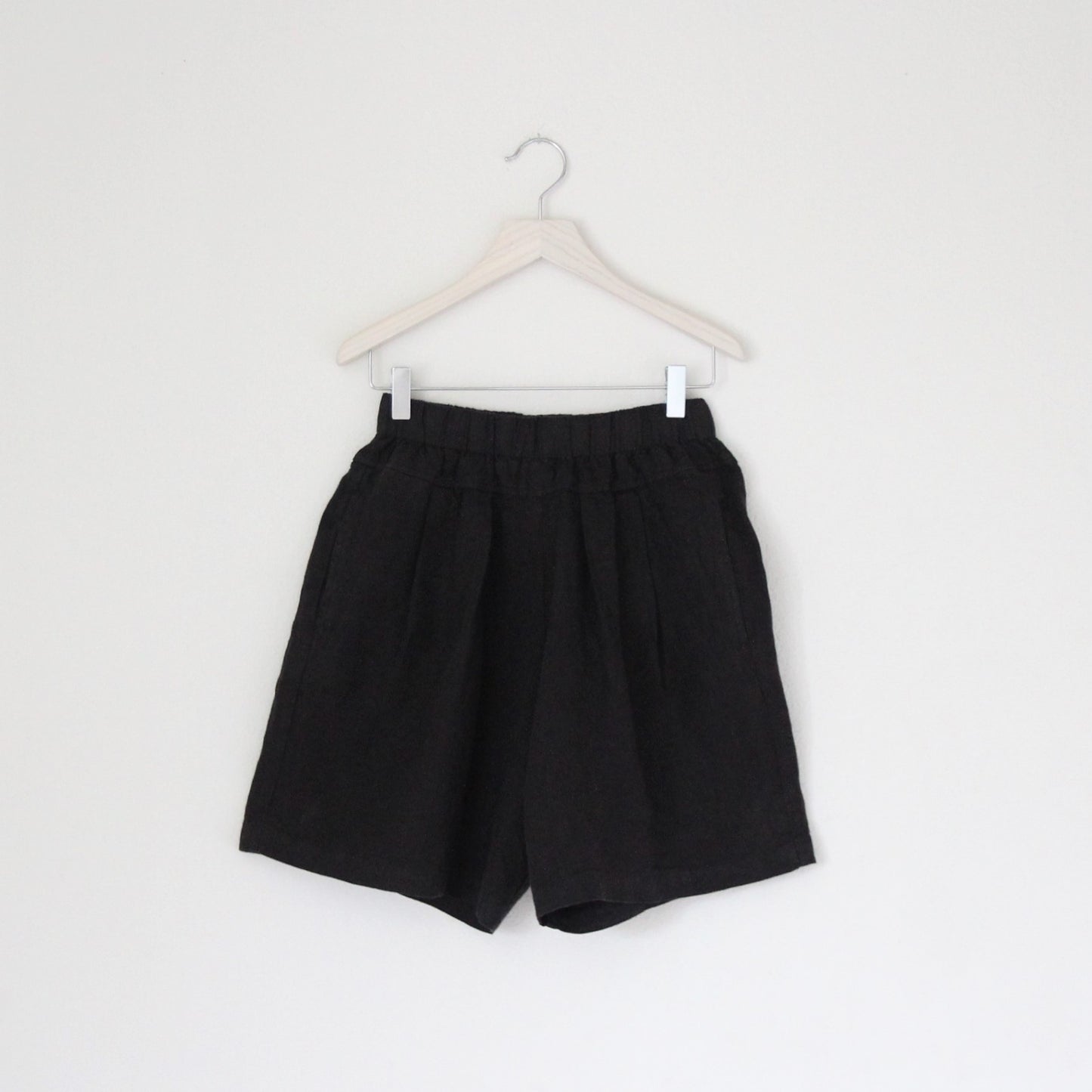 Black Crane Linen Carpenter Shorts - Black