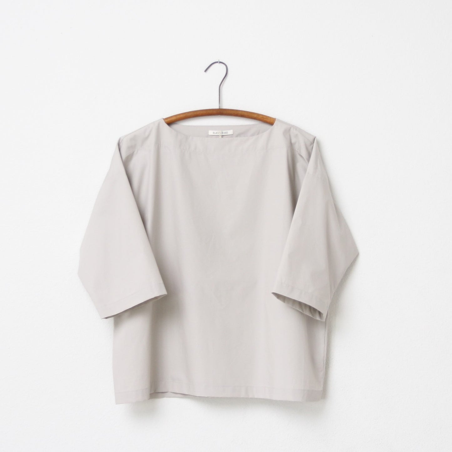 Black Crane Boat Neck - Stone