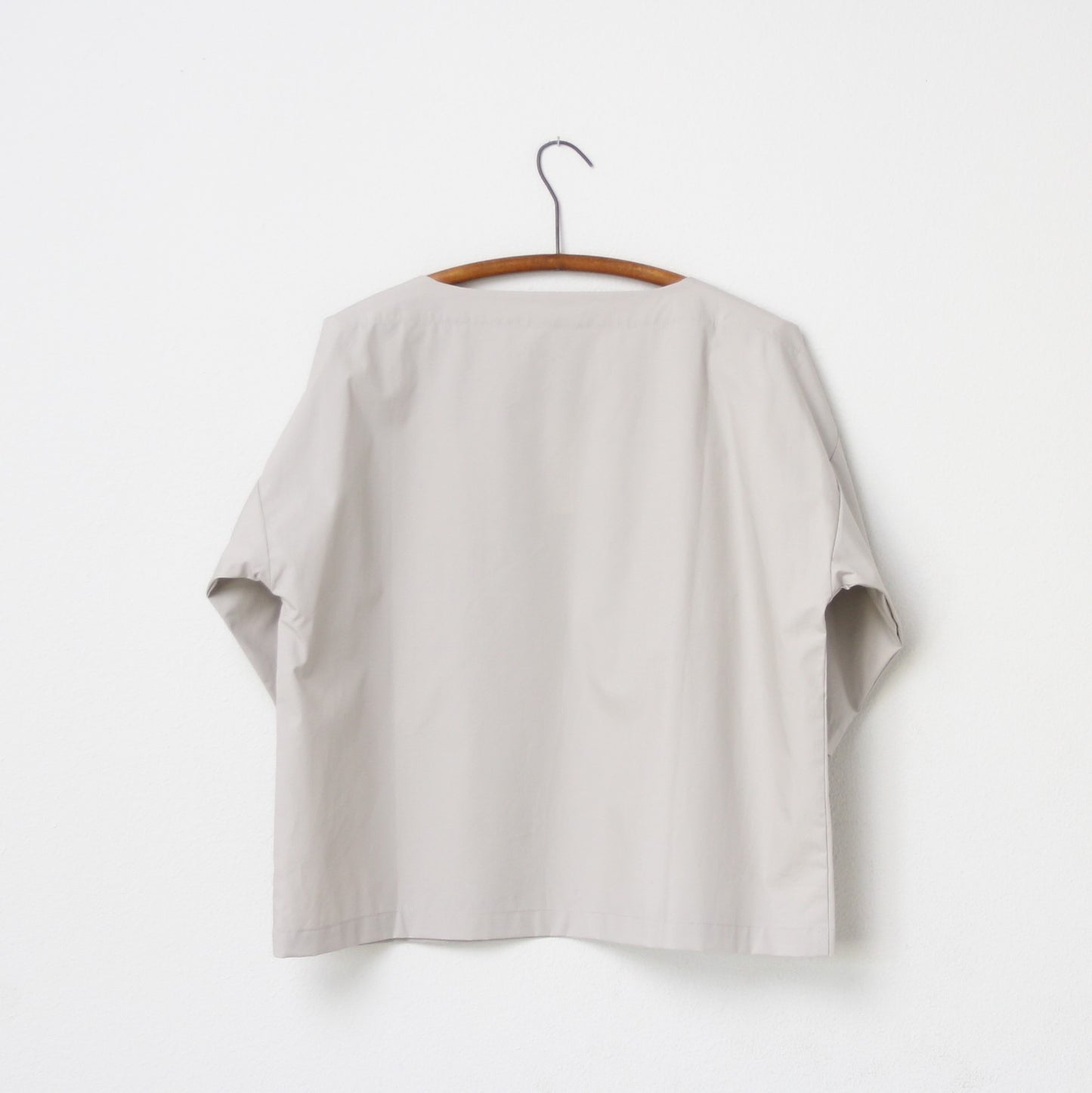 Black Crane Boat Neck - Stone
