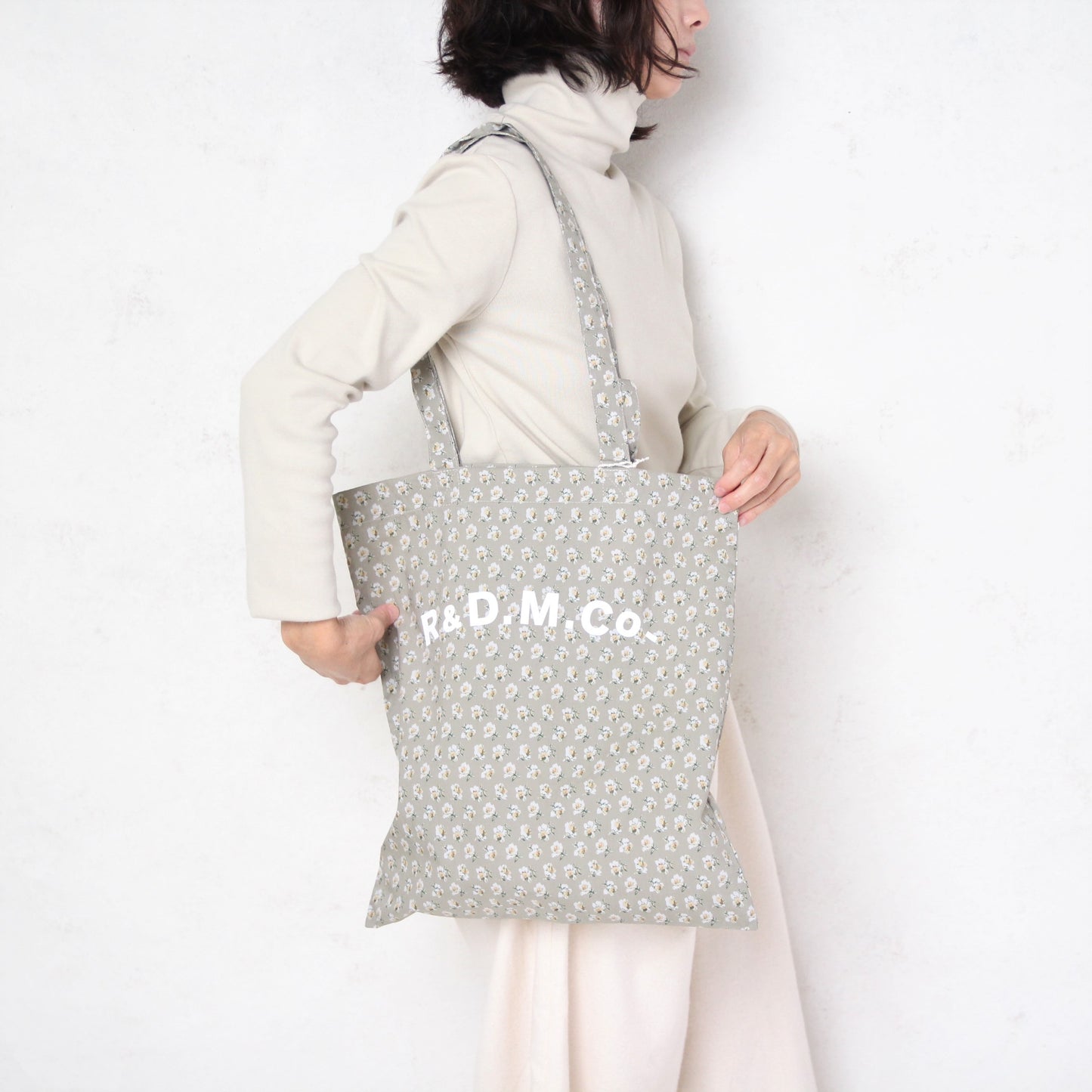 R&D.M.Co- Smokey Burnet Tote Bag - Greige (Beige)