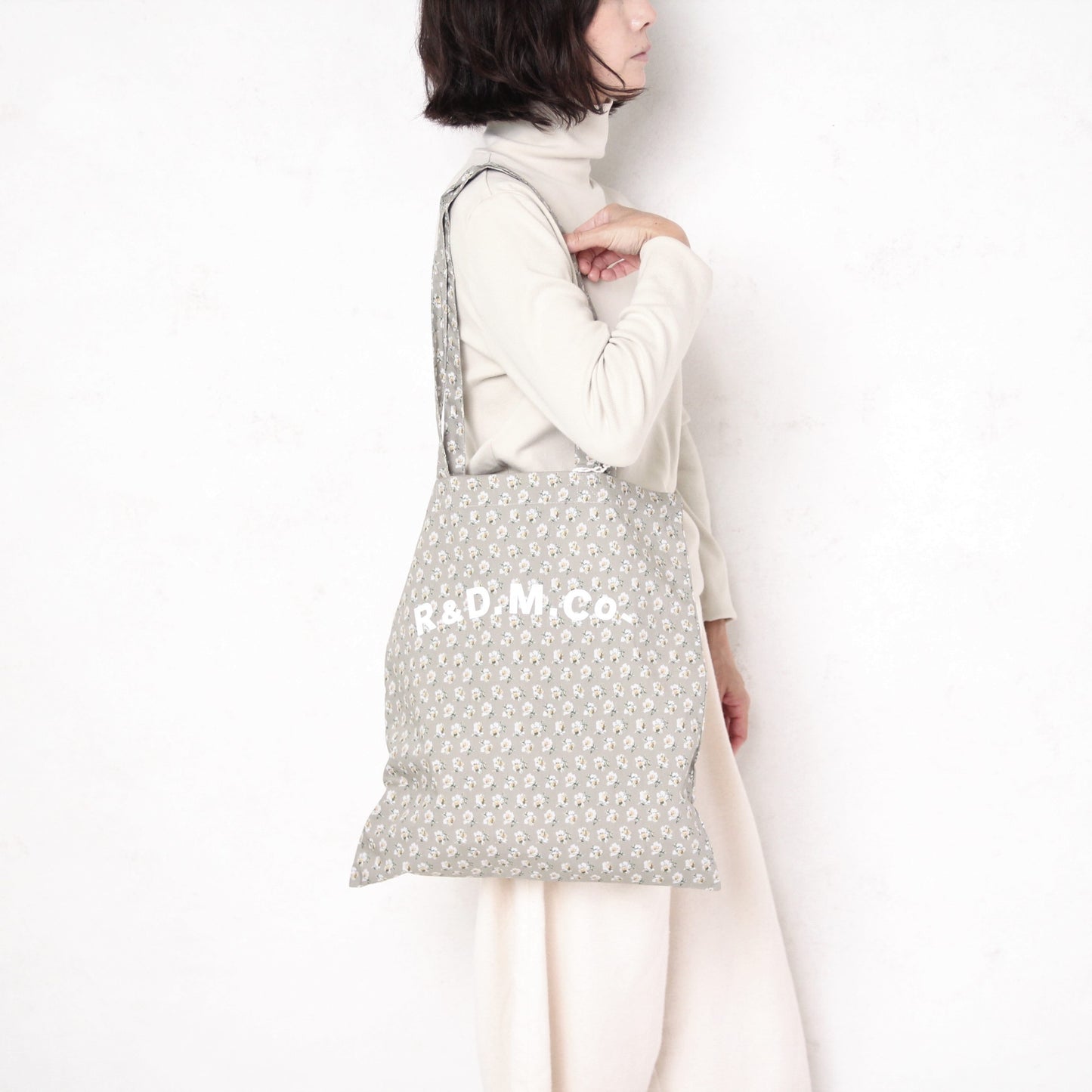 R&D.M.Co- Smokey Burnet Tote Bag - Greige (Beige)